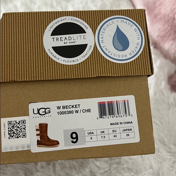 Ladies Uggs. Size 9. Excellent condition. Only worn a couple of times. - Picture 6 of 6